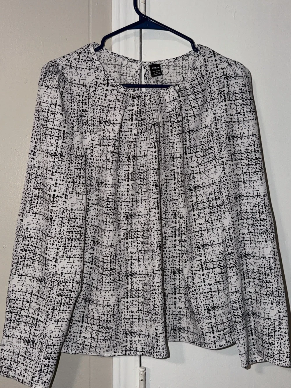 Black and White Textured Print Long Sleeve Blouse